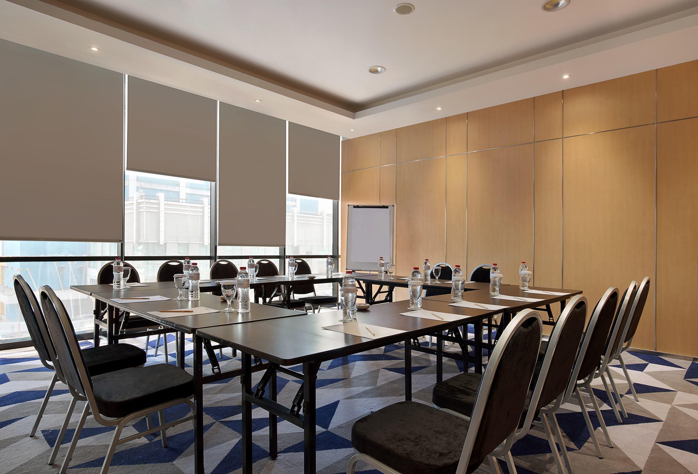 Swiss-Belinn Simatupang Jakarta Exterior photo